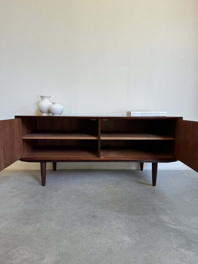 
                  
                    Brouer sideboard 2 deuren palissander - LOUI.STORE
                  
                