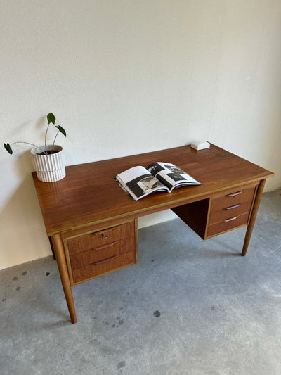 
                  
                    Bureau 6 lades teak - LOUI.STORE
                  
                