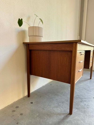 
                  
                    Bureau 6 lades teak - LOUI.STORE
                  
                