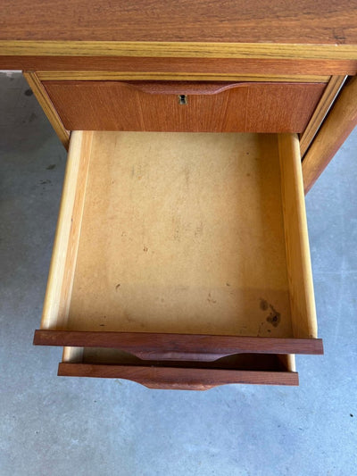 
                  
                    Bureau 6 lades teak - LOUI.STORE
                  
                