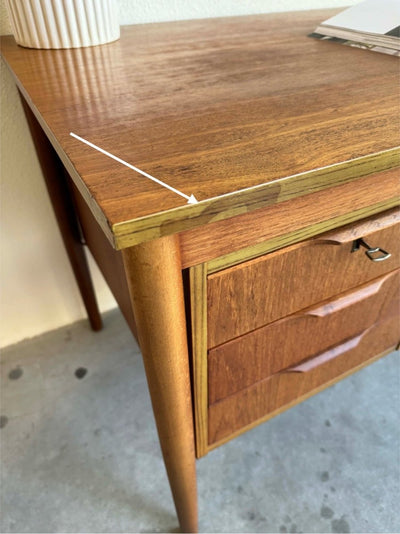 
                  
                    Bureau 6 lades teak - LOUI.STORE
                  
                