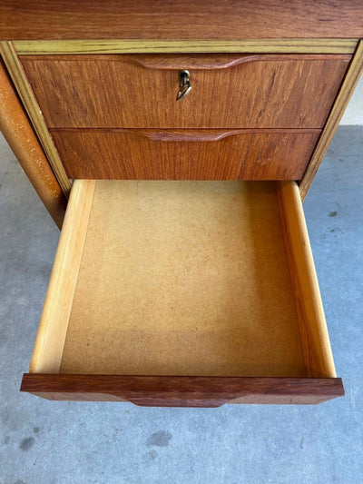 
                  
                    Bureau 6 lades teak - LOUI.STORE
                  
                