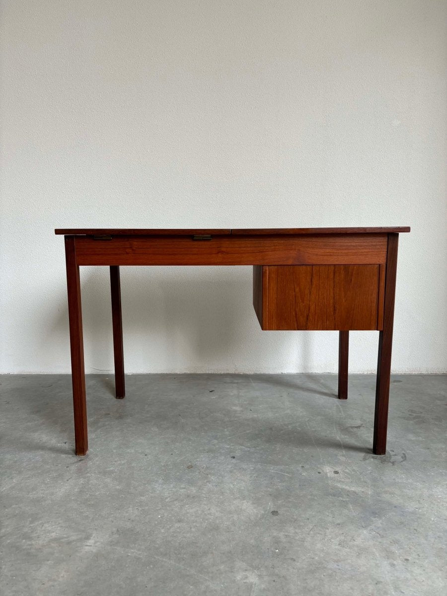 
                  
                    Bureau + kaptafel teak - LOUI.STORE
                  
                