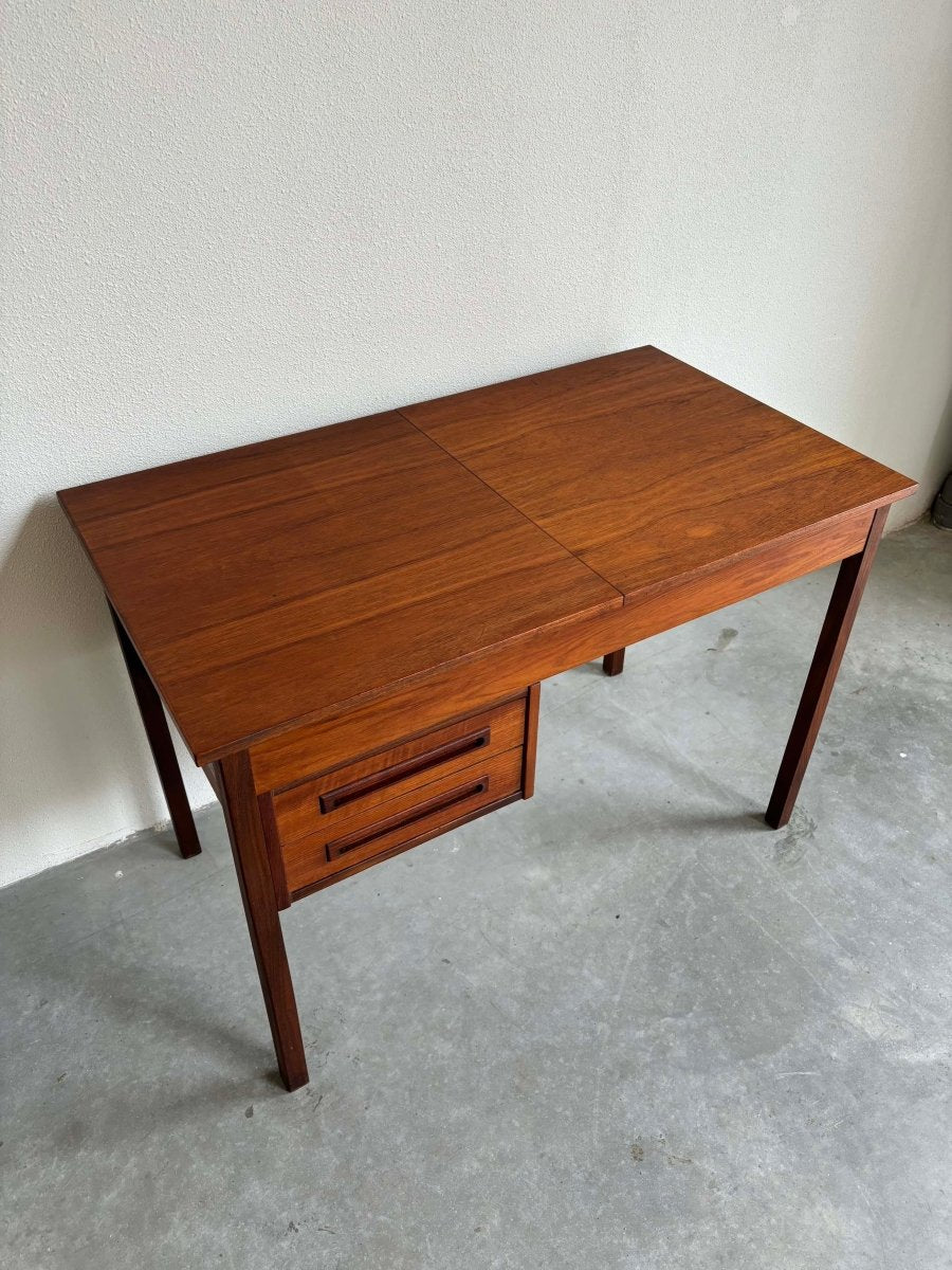 
                  
                    Bureau + kaptafel teak - LOUI.STORE
                  
                