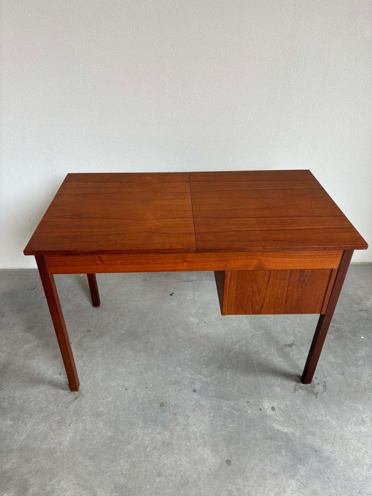 
                  
                    Bureau + kaptafel teak - LOUI.STORE
                  
                