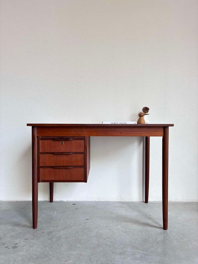 
                  
                    Bureau teak 1 ladeblok - LOUI.STORE
                  
                