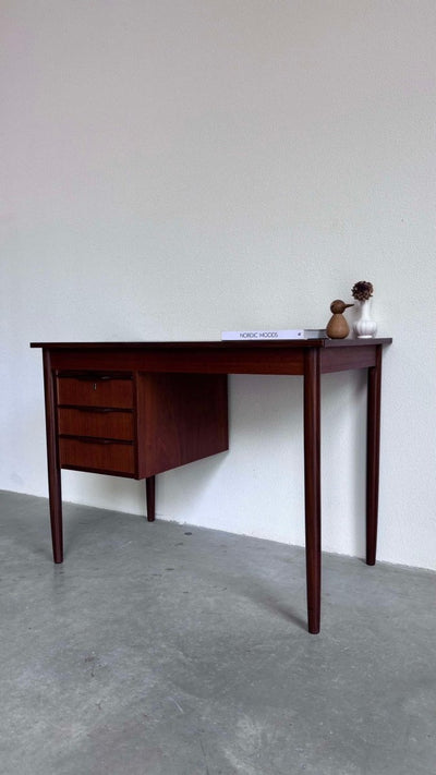 
                  
                    Bureau teak 1 ladeblok - LOUI.STORE
                  
                