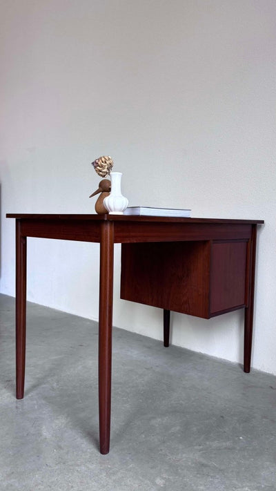
                  
                    Bureau teak 1 ladeblok - LOUI.STORE
                  
                