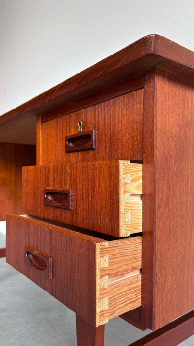 
                  
                    Bureau teak boekenkast - LOUI.STORE
                  
                