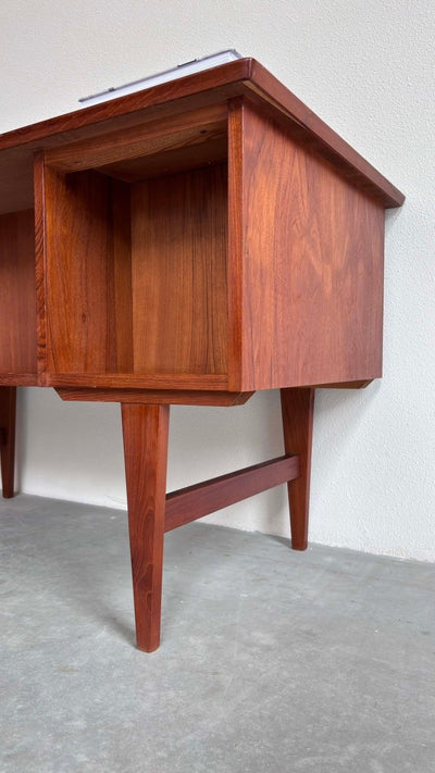 
                  
                    Bureau teak boekenkast - LOUI.STORE
                  
                