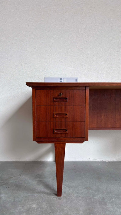 
                  
                    Bureau teak boekenkast - LOUI.STORE
                  
                