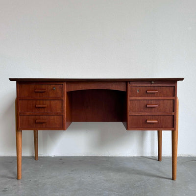 
                  
                    Bureau teak - eiken frame - LOUI.STORE
                  
                