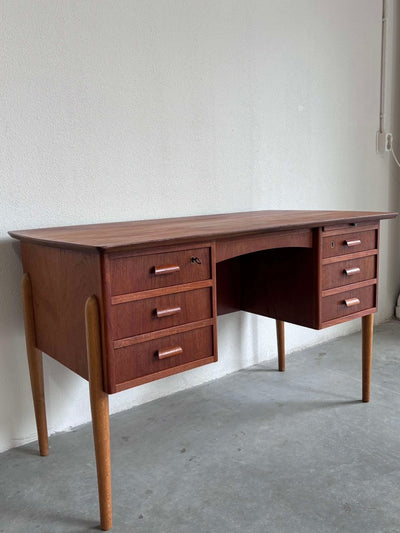 
                  
                    Bureau teak - eiken frame - LOUI.STORE
                  
                