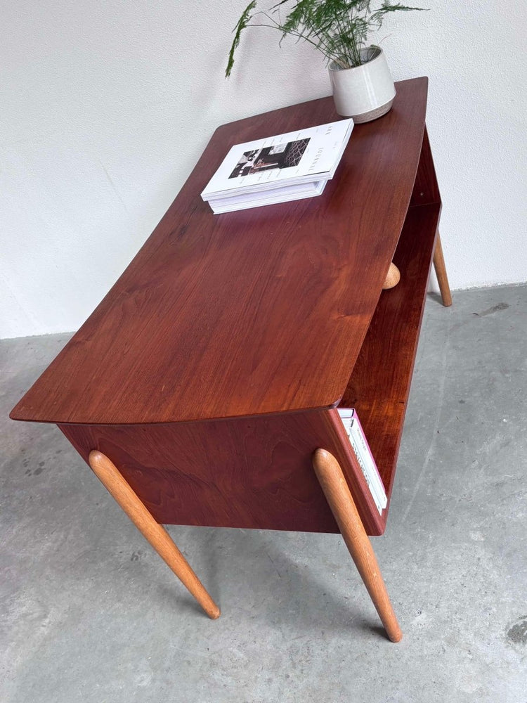 
                  
                    Bureau teak - eiken frame - LOUI.STORE
                  
                