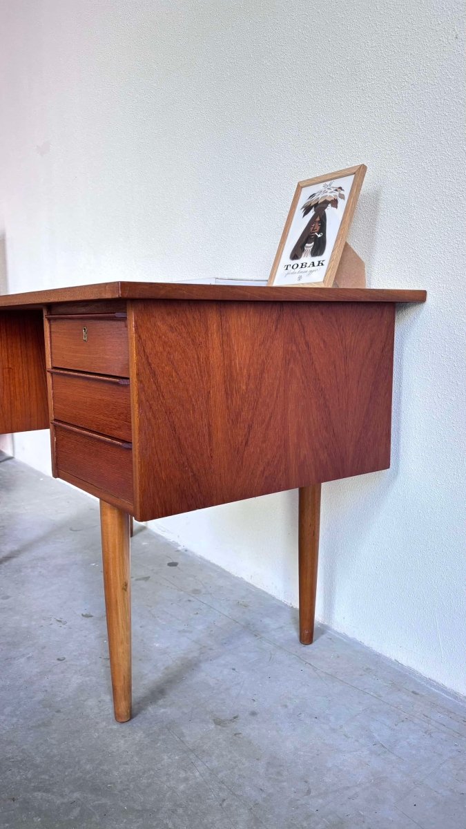 
                  
                    Bureau teak hoge poten - LOUI.STORE
                  
                