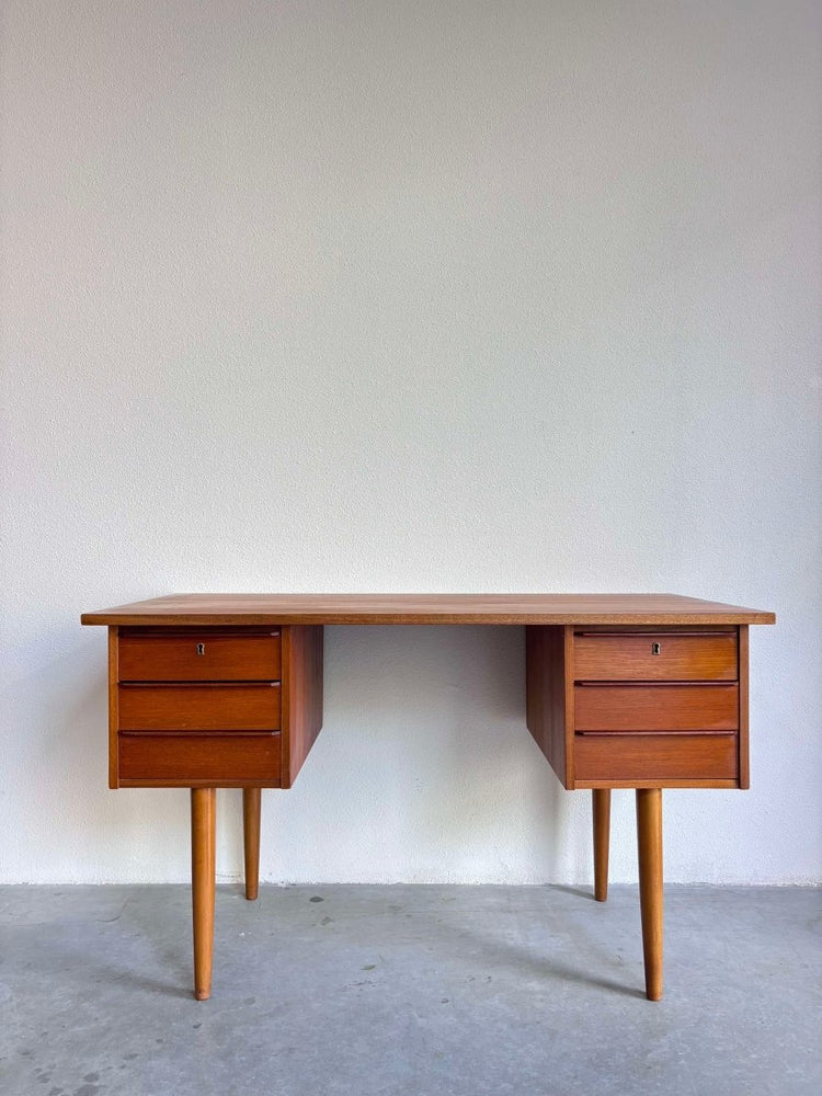 
                  
                    Bureau teak hoge poten - LOUI.STORE
                  
                