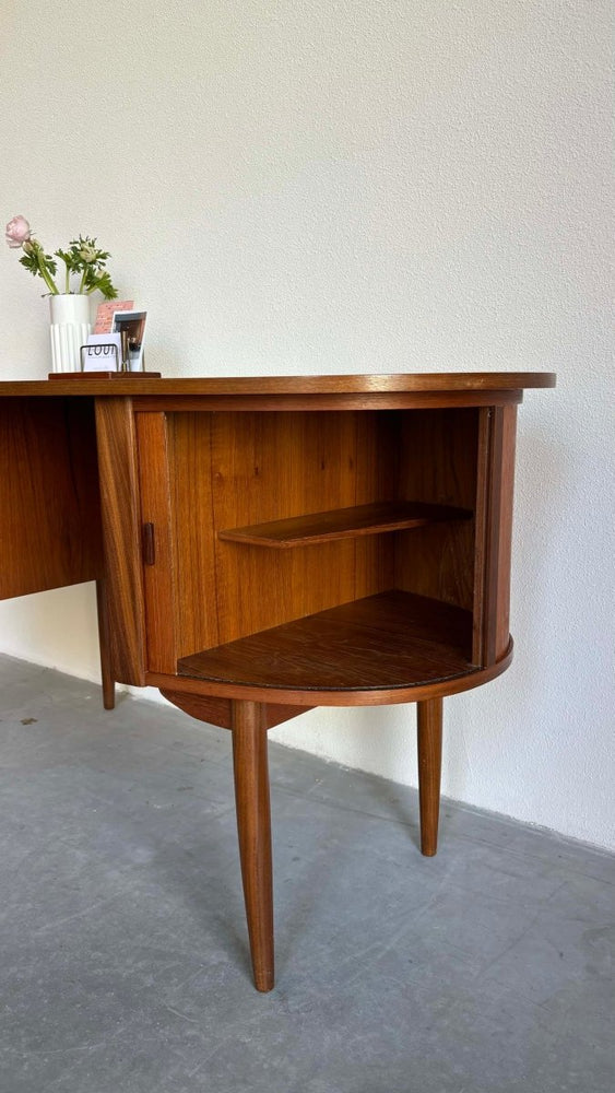 
                  
                    Bureau teak tambour - LOUI.STORE
                  
                