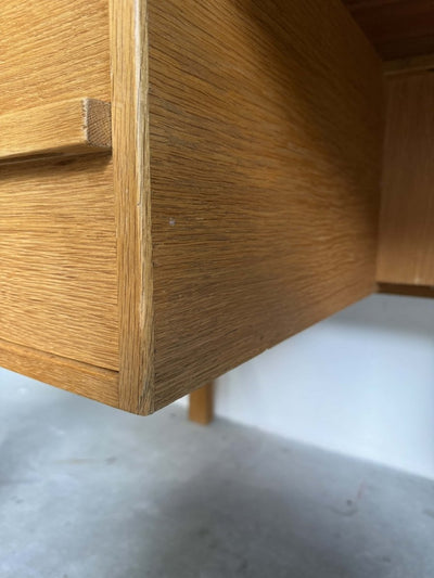 
                  
                    Bureau tweezijdig eiken - LOUI.STORE
                  
                