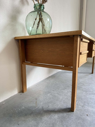 
                  
                    Bureau tweezijdig eiken - LOUI.STORE
                  
                