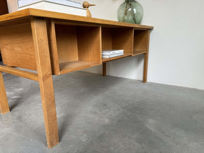 
                  
                    Bureau tweezijdig eiken - LOUI.STORE
                  
                