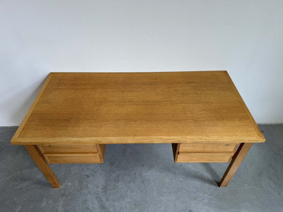 
                  
                    Bureau tweezijdig eiken - LOUI.STORE
                  
                