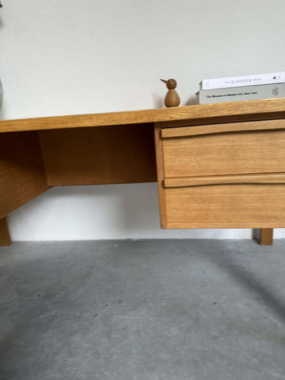 
                  
                    Bureau tweezijdig eiken - LOUI.STORE
                  
                