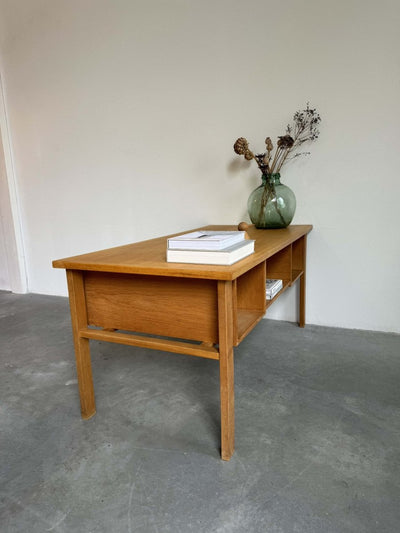 
                  
                    Bureau tweezijdig eiken - LOUI.STORE
                  
                