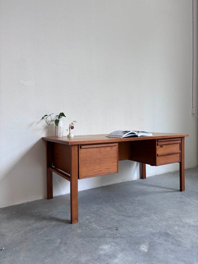 
                  
                    Bureau XL eiken 2-zijdig - LOUI.STORE
                  
                