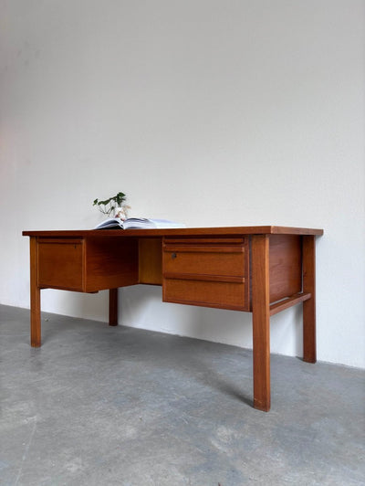 
                  
                    Bureau XL eiken 2-zijdig - LOUI.STORE
                  
                