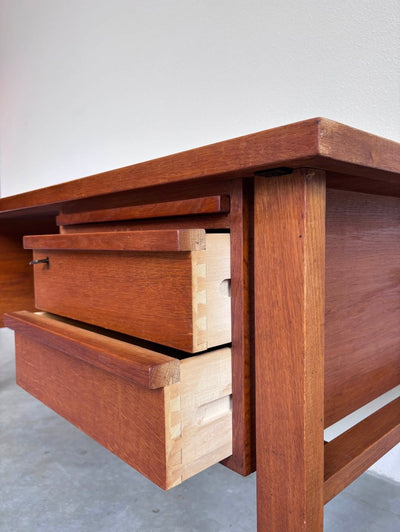 
                  
                    Bureau XL eiken 2-zijdig - LOUI.STORE
                  
                