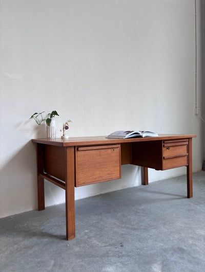 
                  
                    Bureau XL eiken 2-zijdig - LOUI.STORE
                  
                