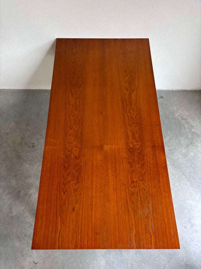 
                  
                    Bureau XL in teak - LOUI.STORE
                  
                