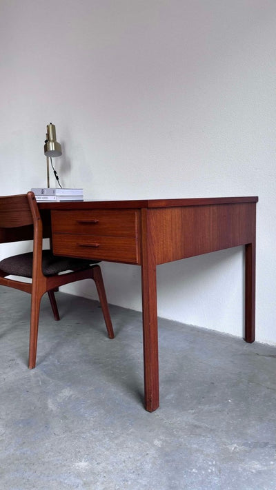 
                  
                    Bureau XL in teak - LOUI.STORE
                  
                