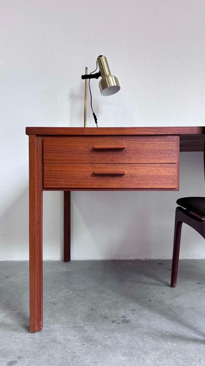 
                  
                    Bureau XL in teak - LOUI.STORE
                  
                