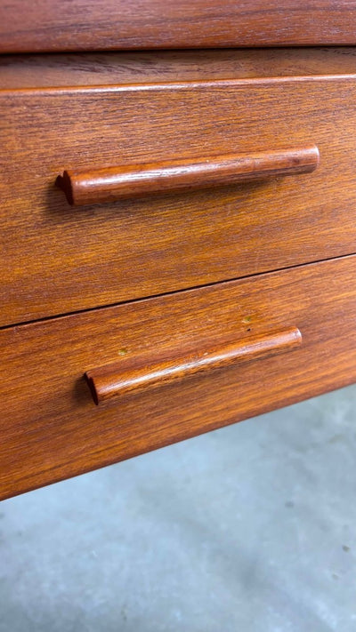 
                  
                    Bureau XL in teak - LOUI.STORE
                  
                