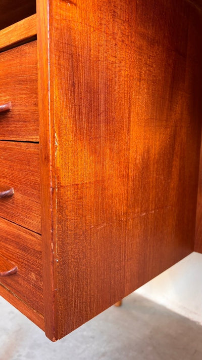 
                  
                    Deens 2 - zijdig bureau teak - LOUI.STORE
                  
                