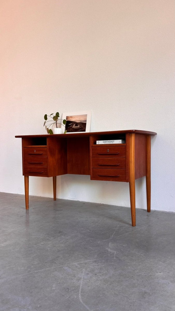 Deens 2 - zijdig bureau teak - LOUI.STORE