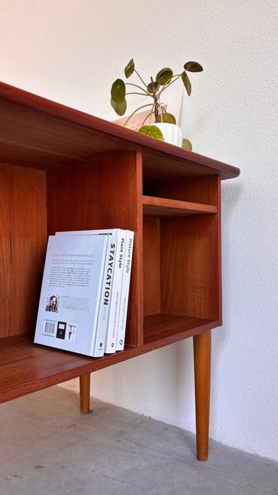 
                  
                    Deens 2 - zijdig bureau teak - LOUI.STORE
                  
                