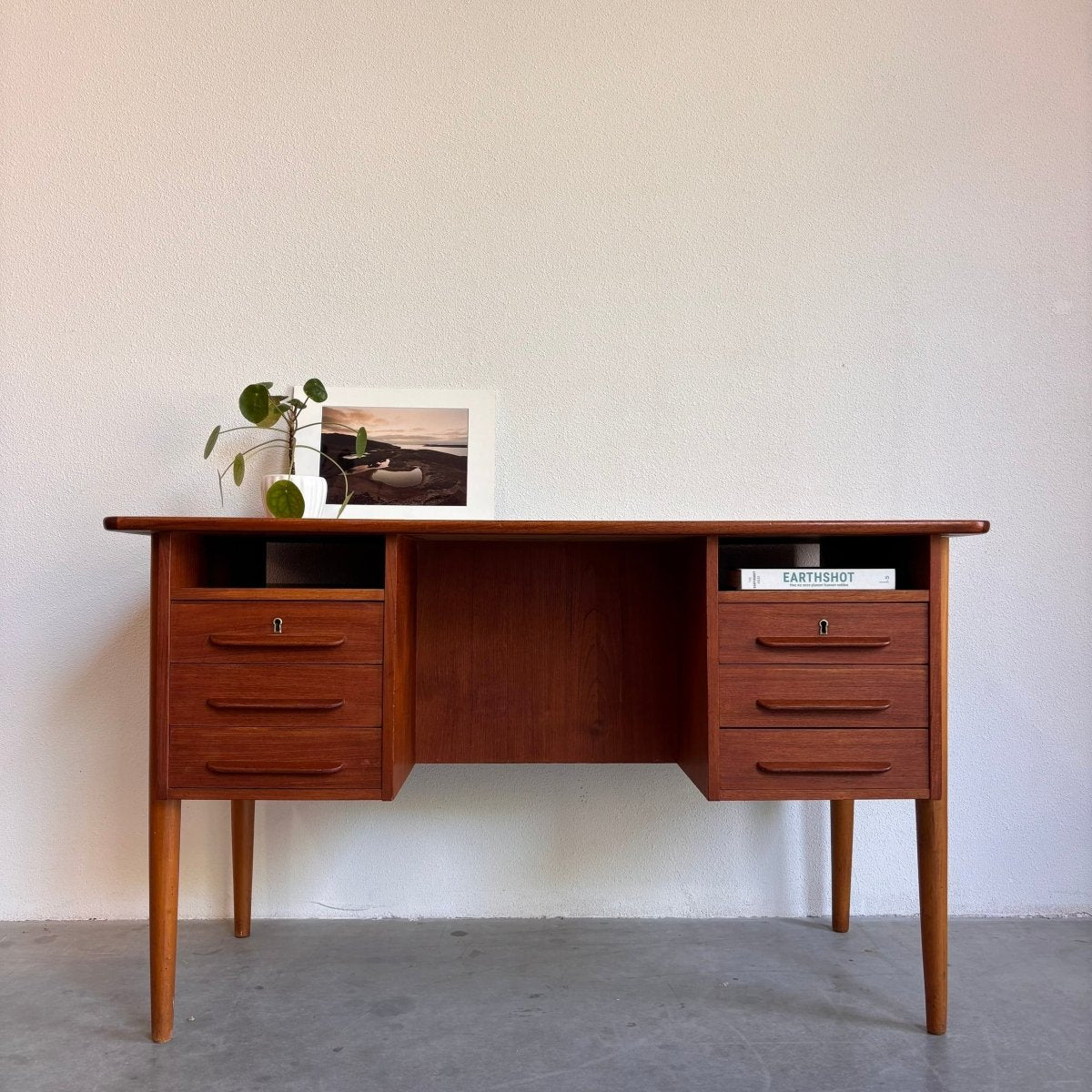 Deens 2 - zijdig bureau teak - LOUI.STORE