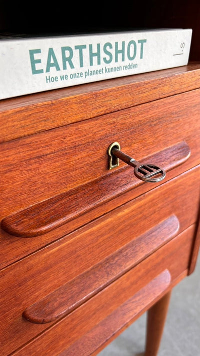
                  
                    Deens 2 - zijdig bureau teak - LOUI.STORE
                  
                