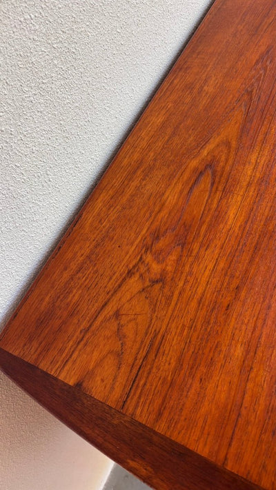 
                  
                    Deens 2 - zijdig bureau teak - LOUI.STORE
                  
                