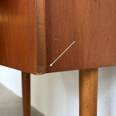 
                  
                    Deens bureautje tapstoelopende poten teak - LOUI.STORE
                  
                