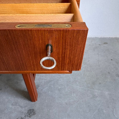 
                  
                    Deens design bureau Omann Jun - twee zijdig - LOUI.STORE
                  
                