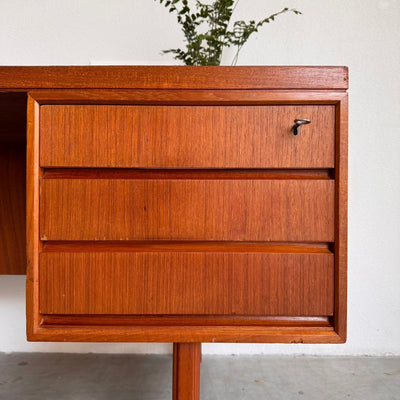 
                  
                    Deens design bureau Omann Jun - twee zijdig - LOUI.STORE
                  
                