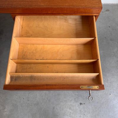 
                  
                    Deens design bureau Omann Jun - twee zijdig - LOUI.STORE
                  
                