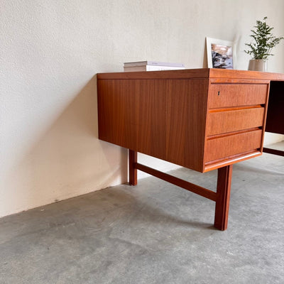 
                  
                    Deens design bureau Omann Jun - twee zijdig - LOUI.STORE
                  
                