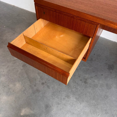 
                  
                    Deens design bureau Omann Jun - twee zijdig - LOUI.STORE
                  
                