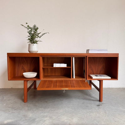
                  
                    Deens design bureau Omann Jun - twee zijdig - LOUI.STORE
                  
                