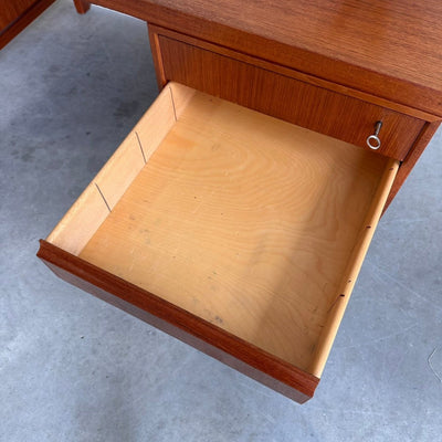 
                  
                    Deens design bureau Omann Jun - twee zijdig - LOUI.STORE
                  
                