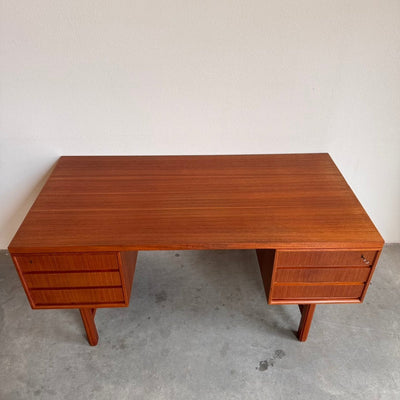 
                  
                    Deens design bureau Omann Jun - twee zijdig - LOUI.STORE
                  
                